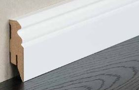 Sockelleisten MDF mit Grundierfolie ummantelt, deckend weiß RAL 9010